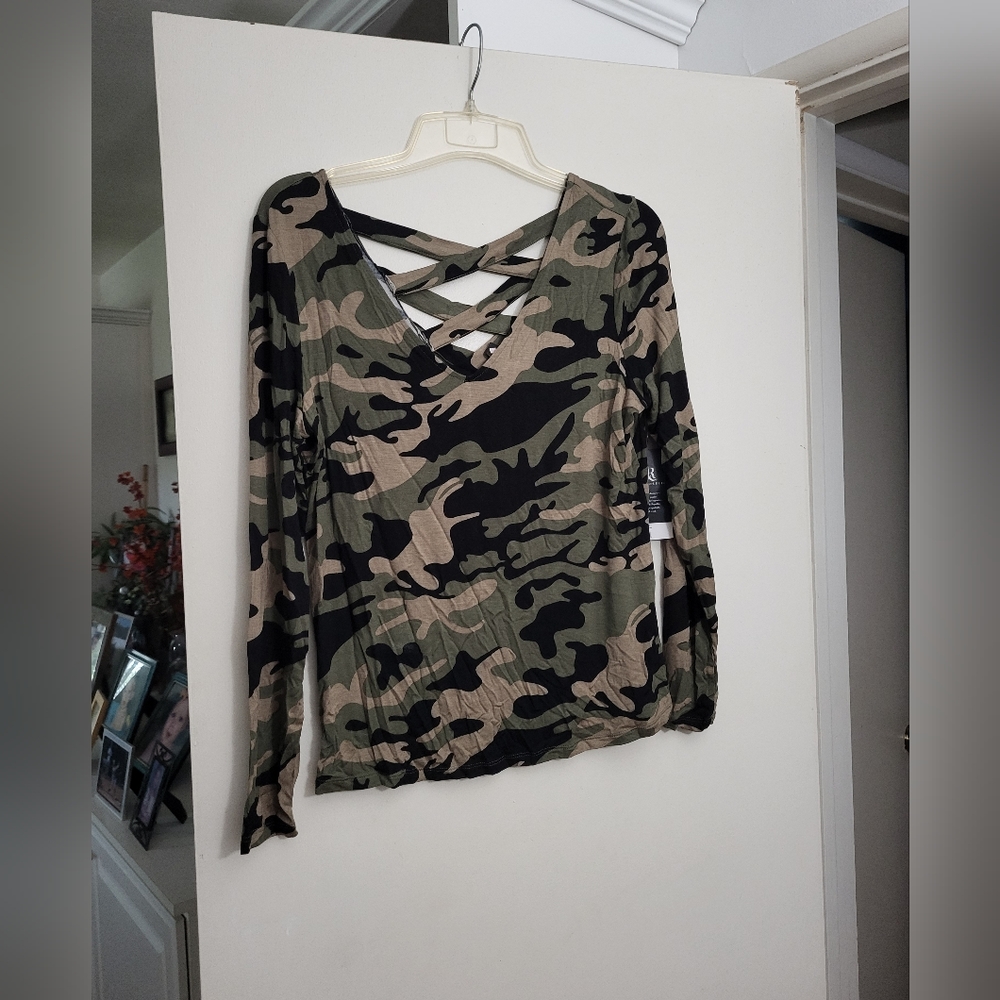 V-neck front, lace-up back, camo design long sleeve